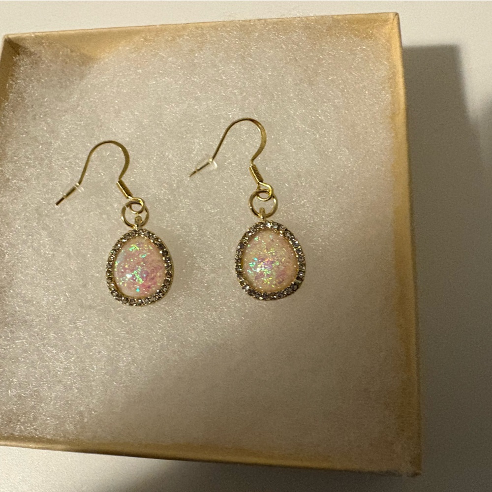 Hand Crafted Gold and Pink Teardrop Earrings with Sophisticated Design - Picture 2 of 2